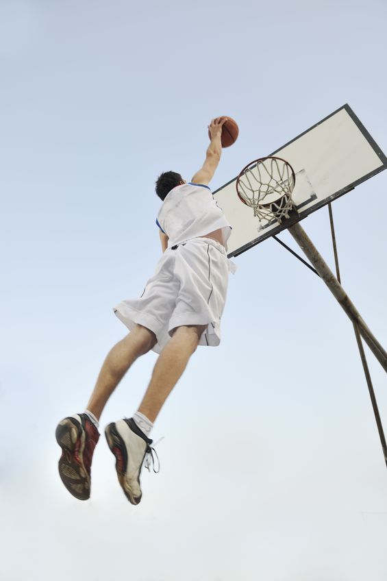 7尺7寸：世上最高的篮球运动员