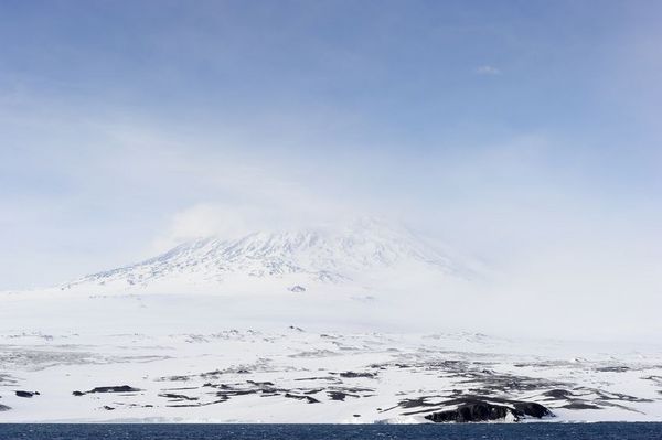 南极冰天雪地中的温暖绿洲
