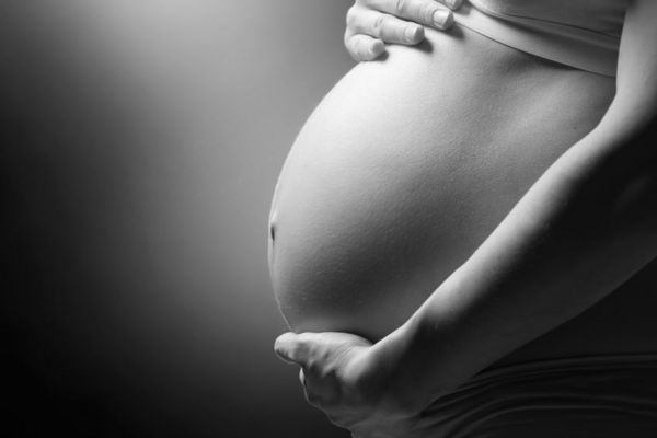 美国代孕妈妈在孕期再次怀孕