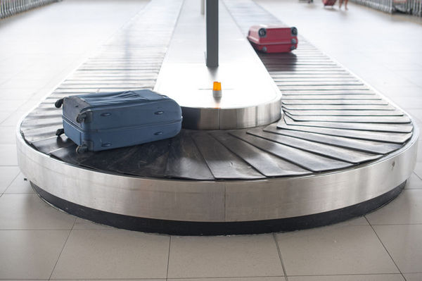 乘机托运时，如何确保你的行李最先到？