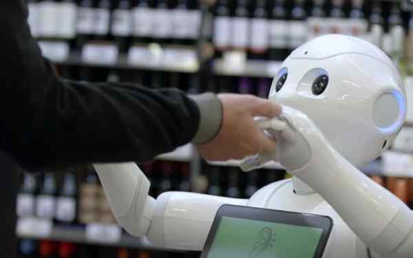 英国首个「机器人导购」上班一周被炒鱿鱼