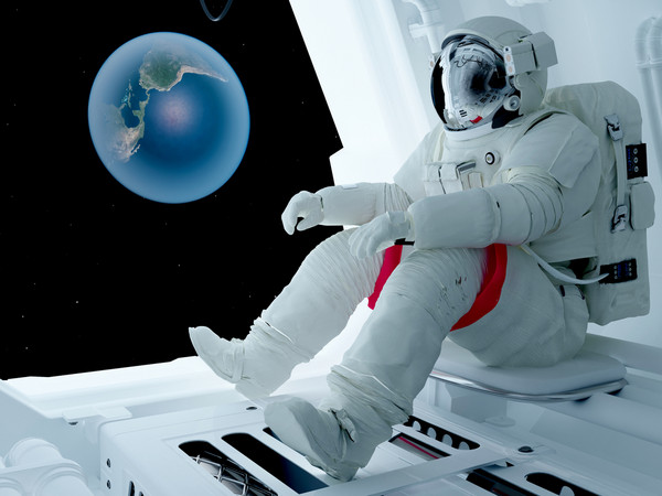 俄罗斯宇航员打破太空漫步纪录