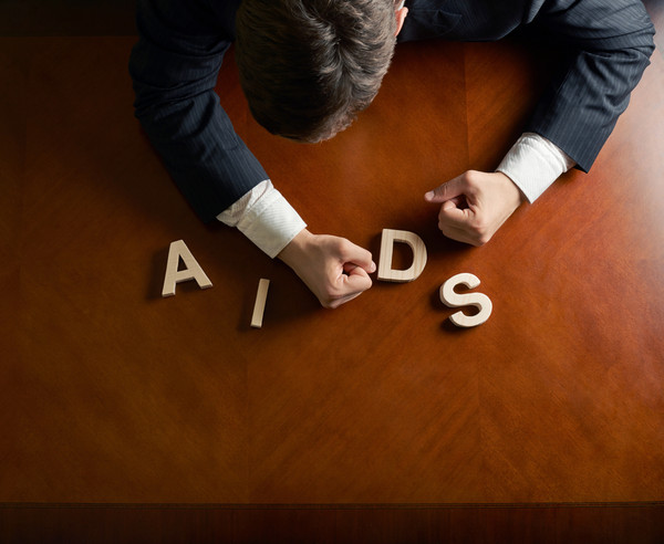 蓄意传播HIV,英国基佬被判无期