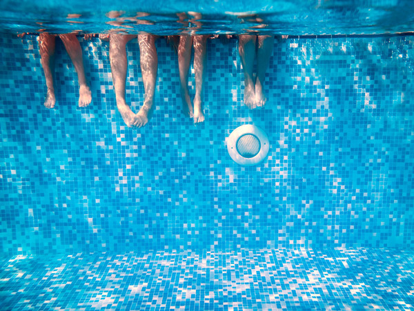 悉尼一酒店在清洗泳池时混合清洁剂产生了有毒气体