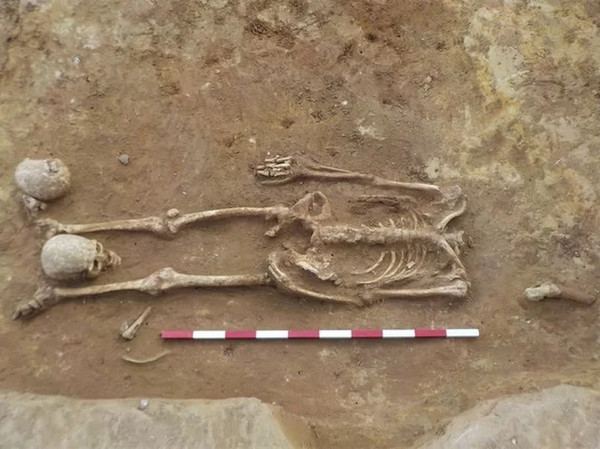 英格兰罗马公墓中被斩首的遗骸
