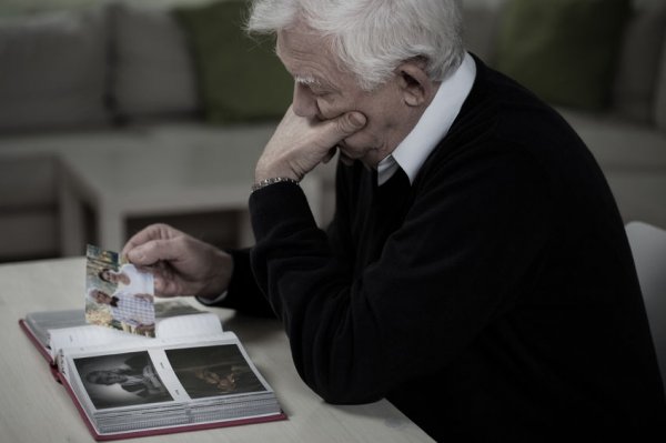 英国：四分之三的老年人很孤独