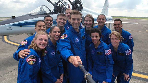 1.8万人报名参选NASA宇航员，这是12名胜出者的简历