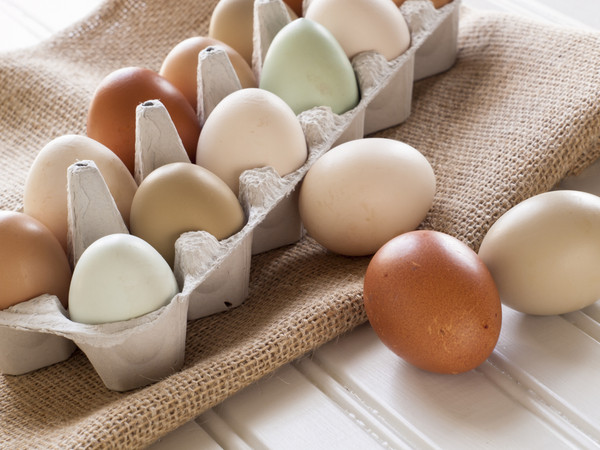 棕色鸡蛋比白色的更健康吗？