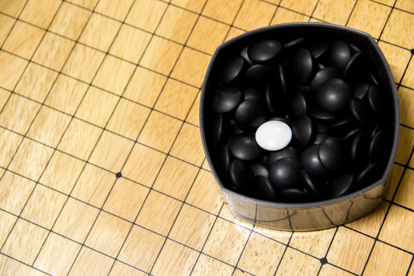 通过自我学习，新版AlphaGo如同屠杀般完胜老版