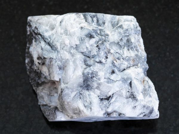 科学家找到了实验室中高效制造菱镁矿的方法